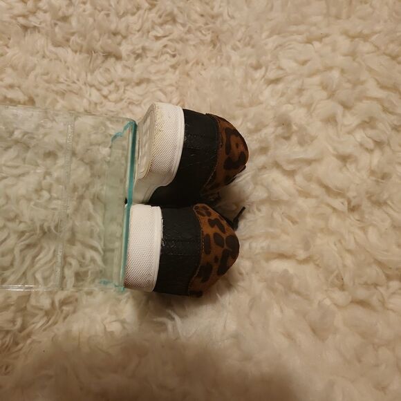 Size 11 Mata tennis shoes - Picture 6 of 7